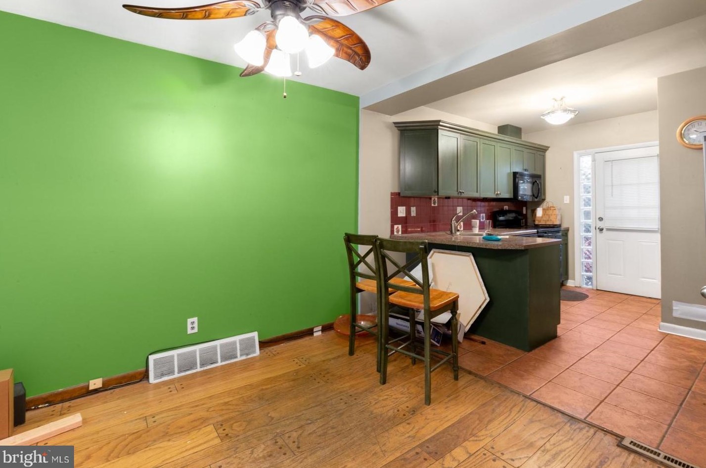 136 Fernon St, Philadelphia PA  19148-1305 exterior