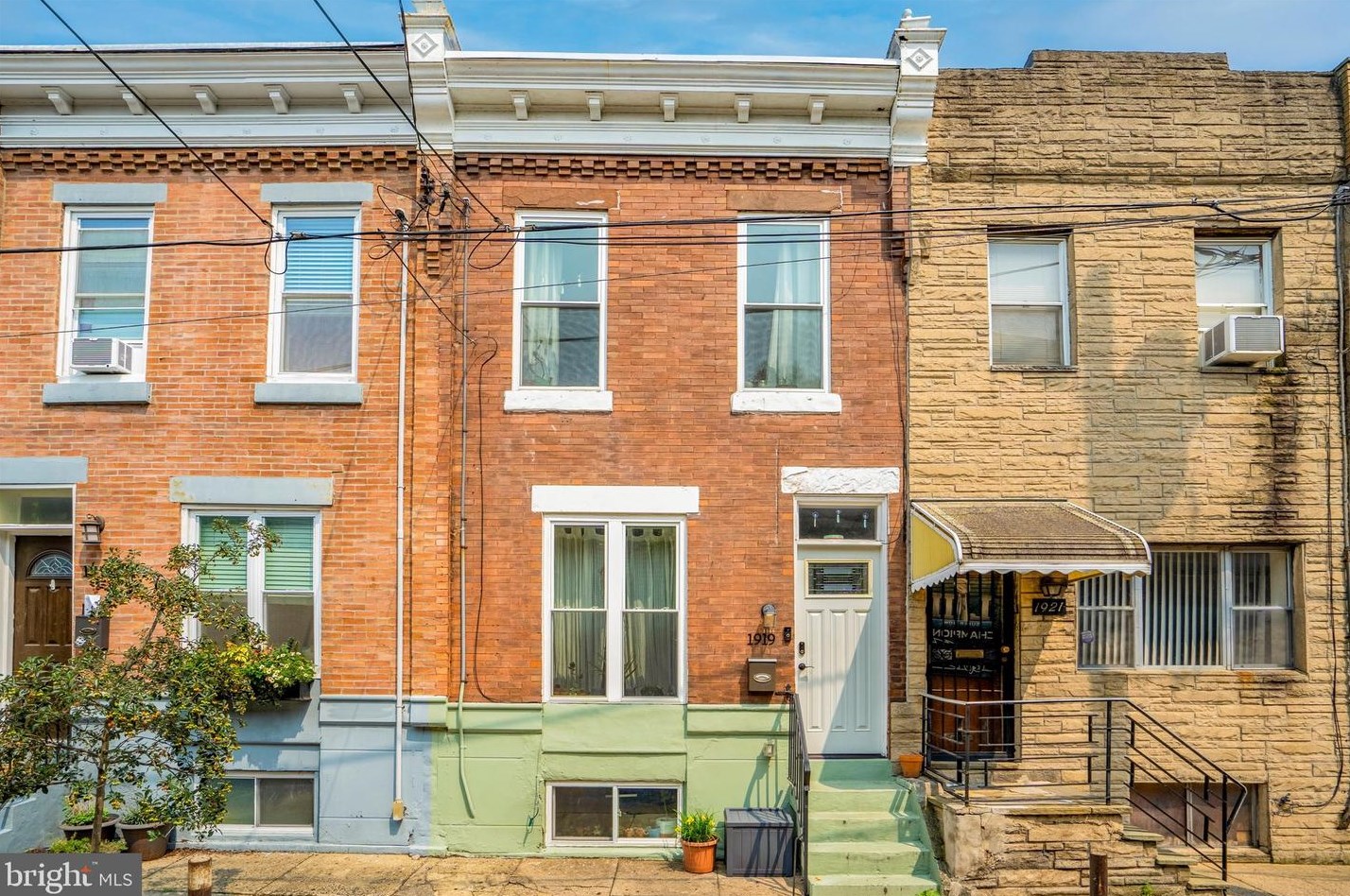 1919 Lambert St, Philadelphia, PA 19145-2824