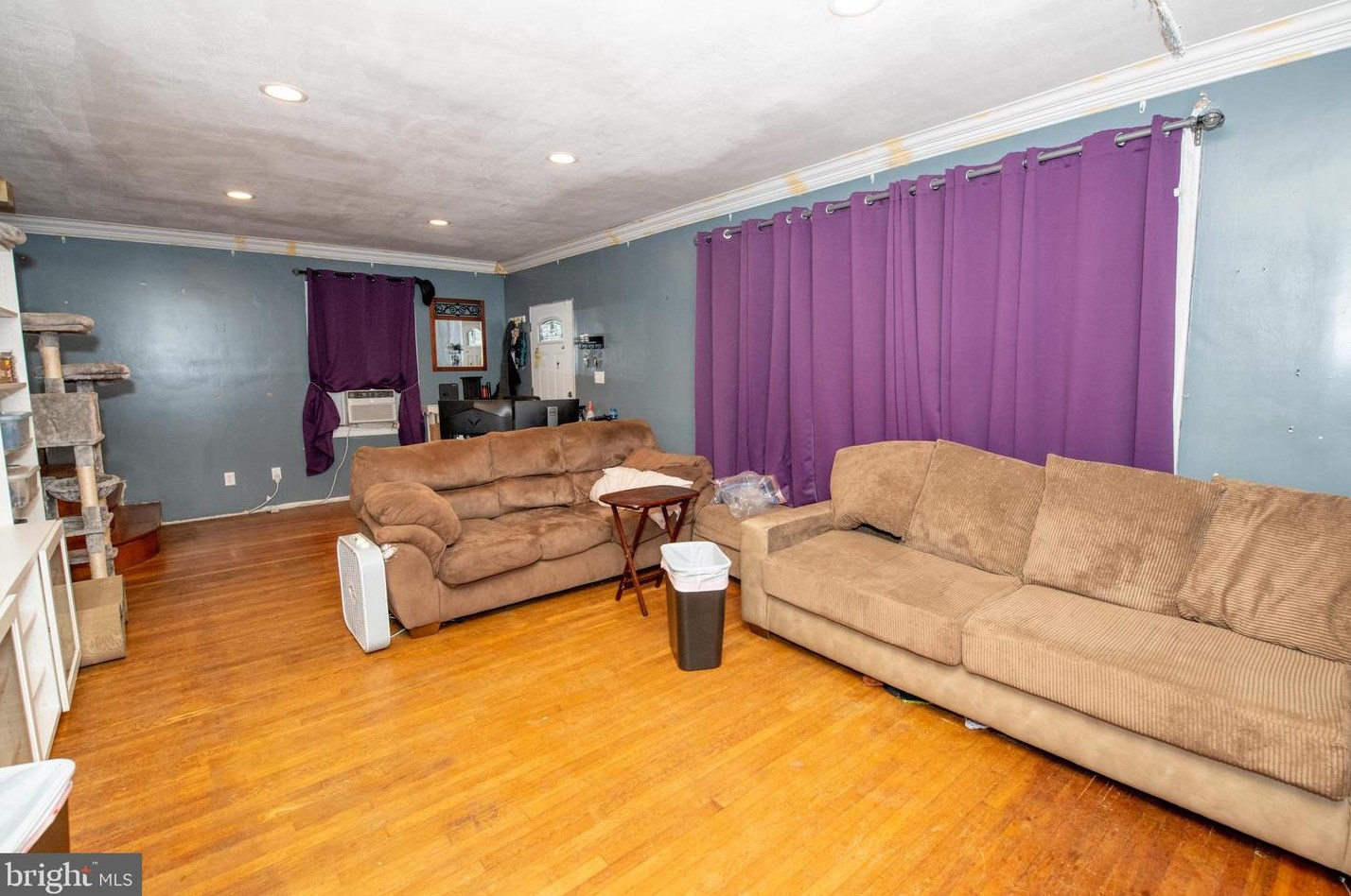 2244 Afton St, Philadelphia, PA 19152-4018