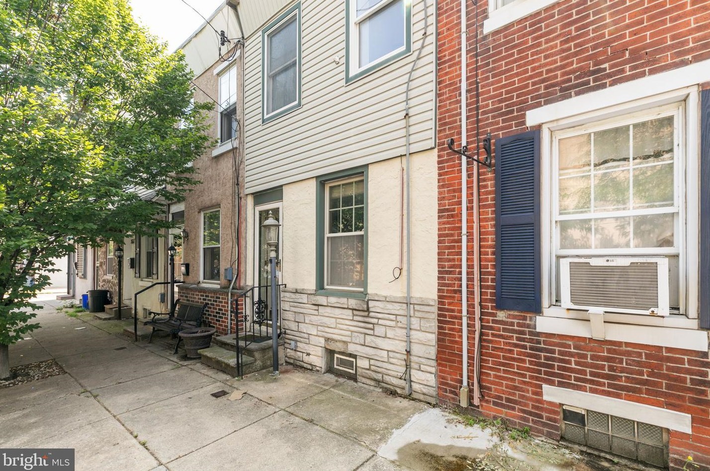 2613 Sepviva St, Philadelphia, PA 19125-1829