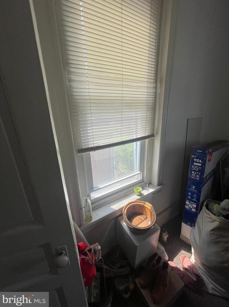 443 Walnut Ln, Philadelphia PA  19144-1054 exterior