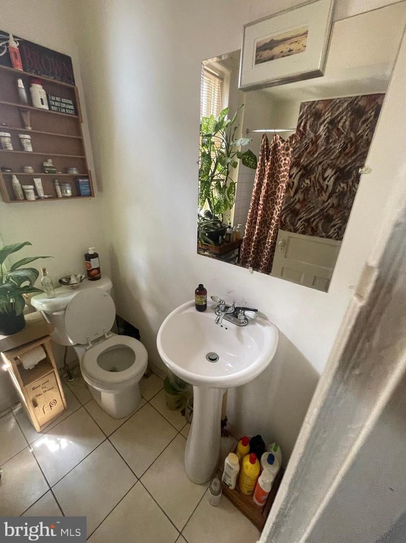 443 Walnut Ln, Philadelphia PA  19144-1054 exterior