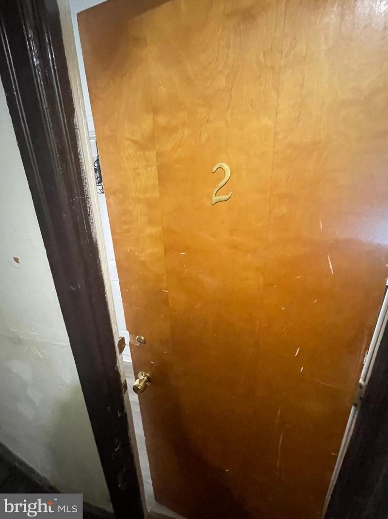 443 Walnut Ln, Philadelphia PA  19144-1054 exterior