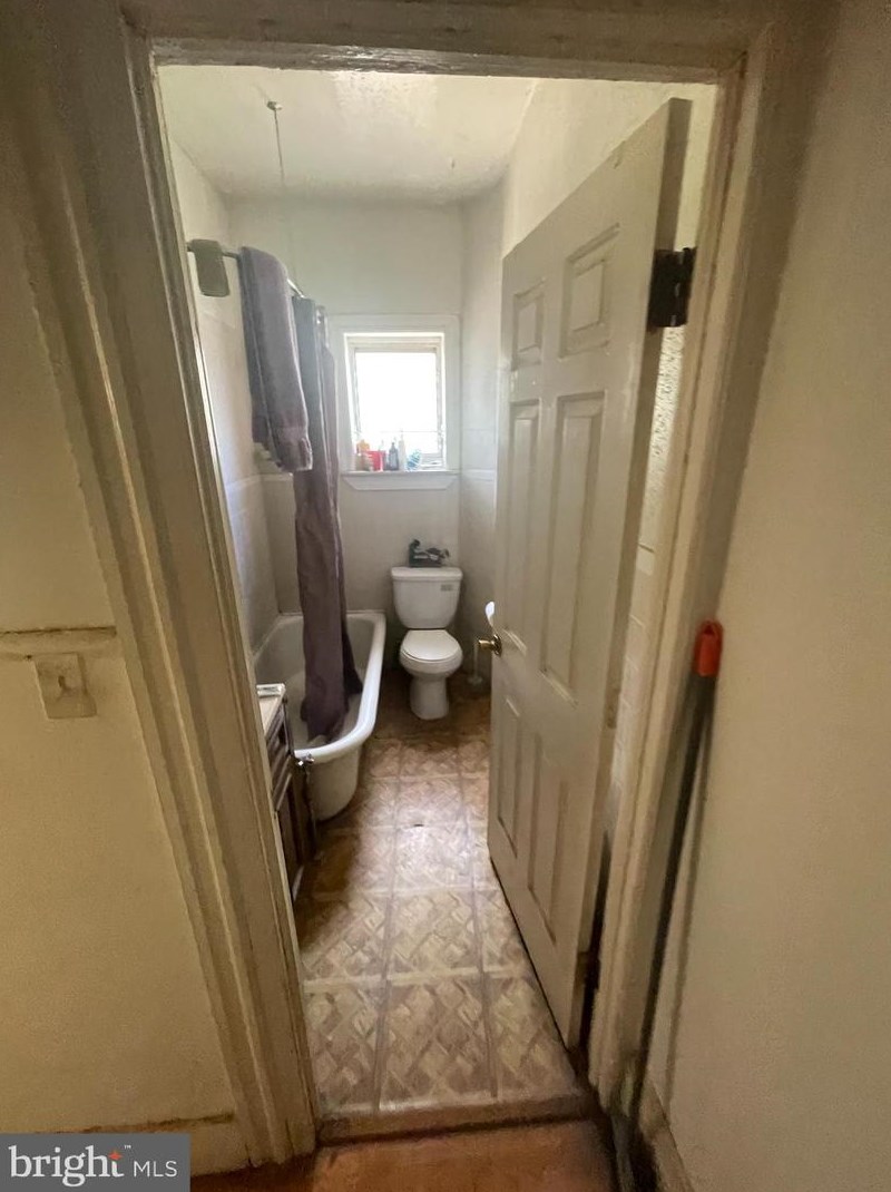 443 Walnut Ln, Philadelphia PA  19144-1054 exterior