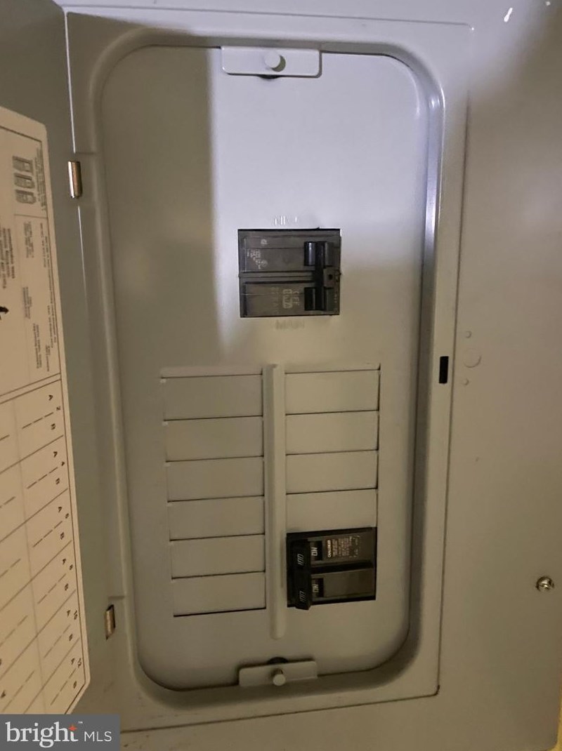 443 Walnut Ln, Philadelphia PA  19144-1054 exterior