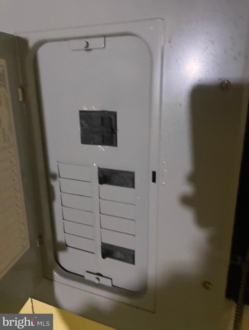 443 Walnut Ln, Philadelphia PA  19144-1054 exterior