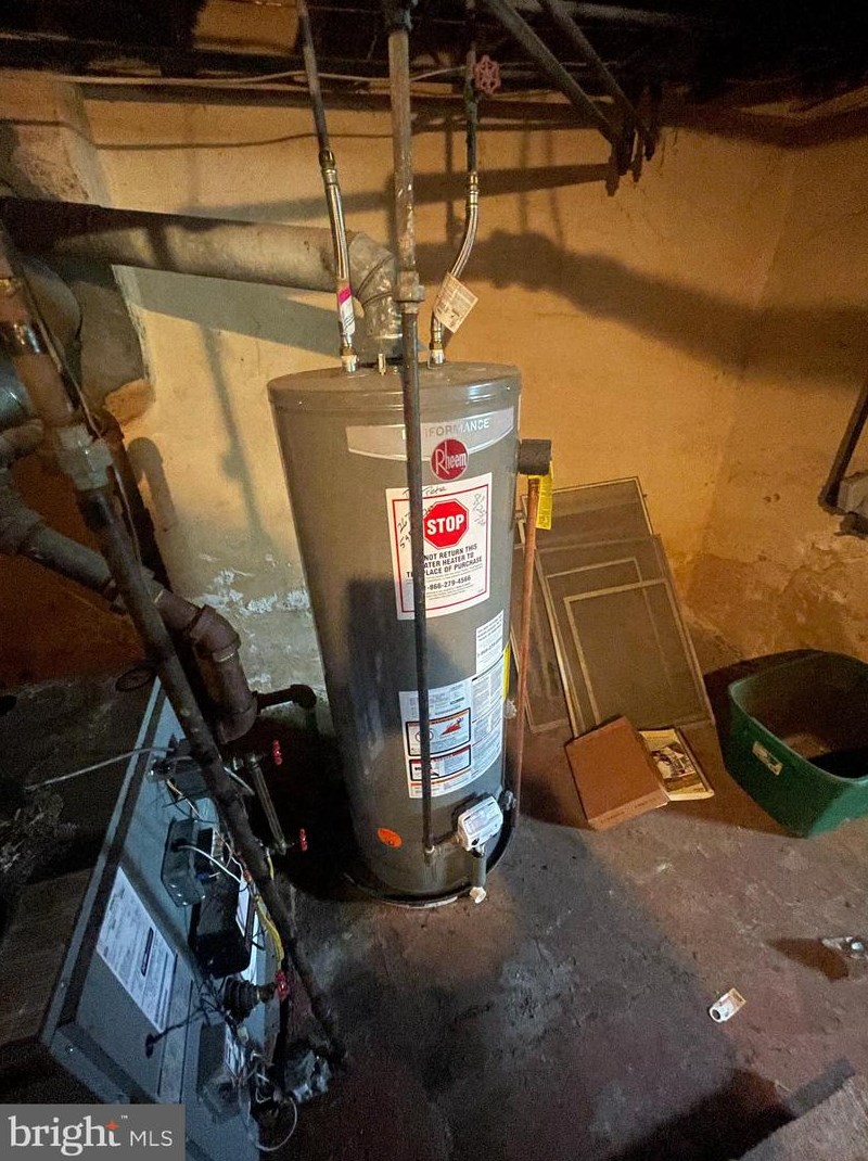 443 Walnut Ln, Philadelphia PA  19144-1054 exterior