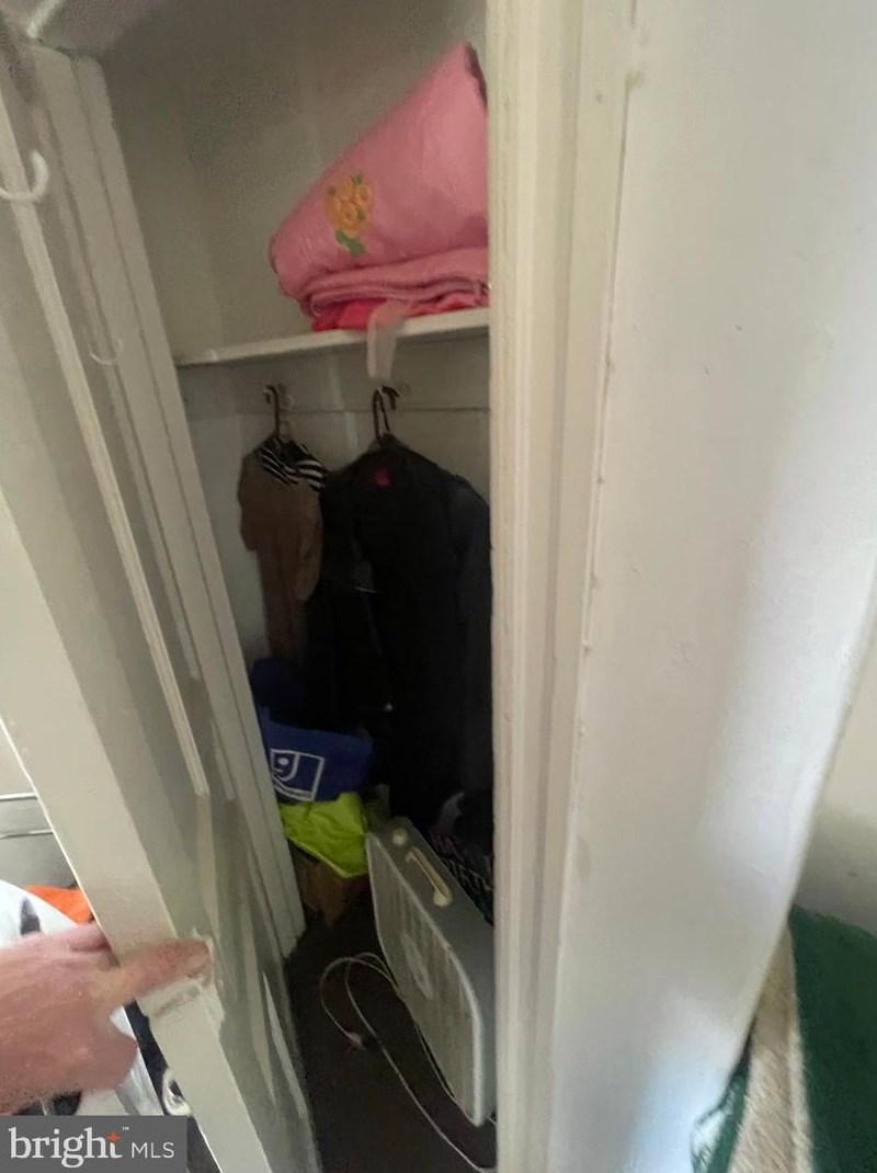 443 Walnut Ln, Philadelphia PA  19144-1054 exterior