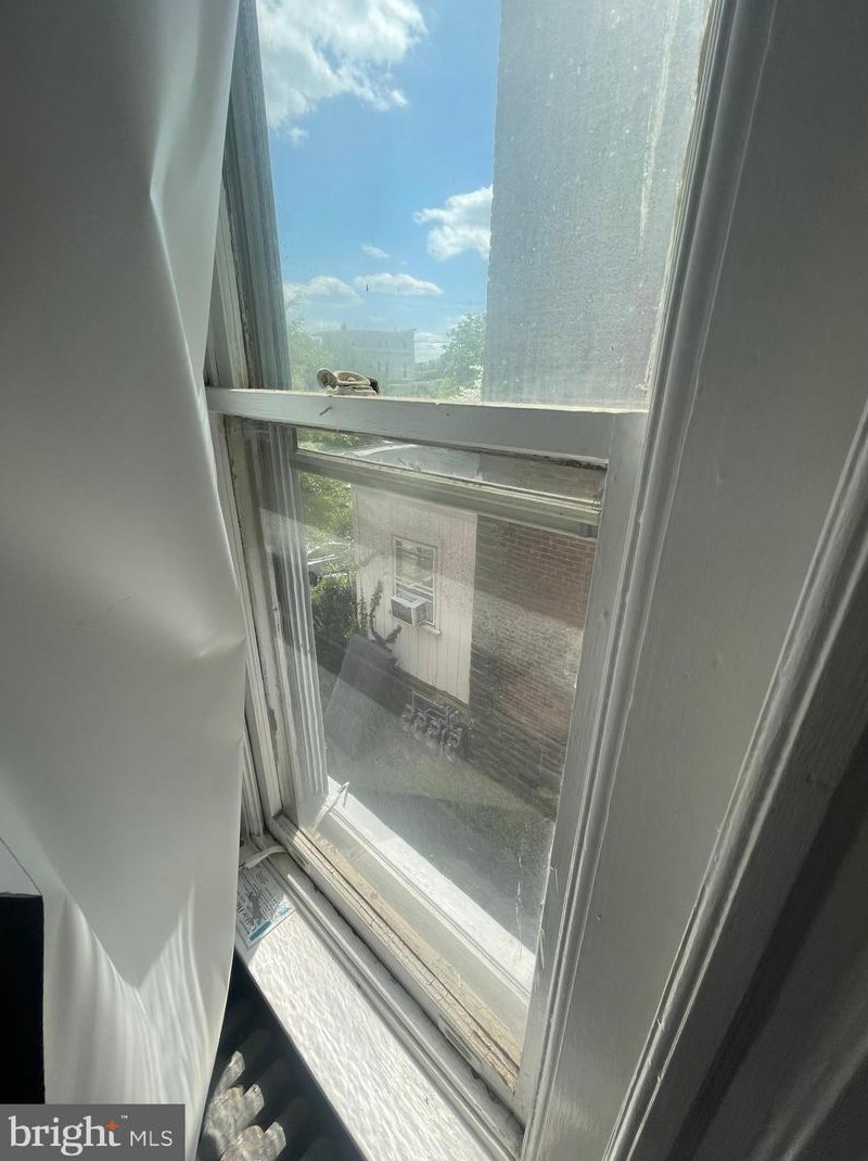 443 Walnut Ln, Philadelphia PA  19144-1054 exterior