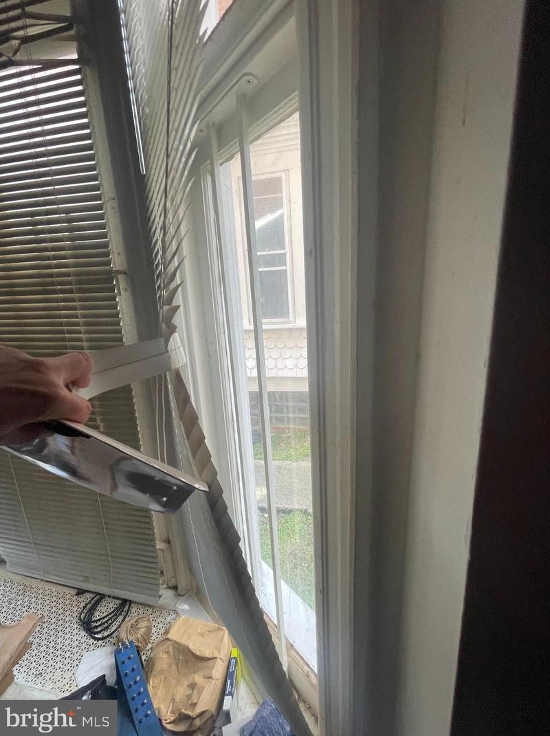 443 Walnut Ln, Philadelphia PA  19144-1054 exterior