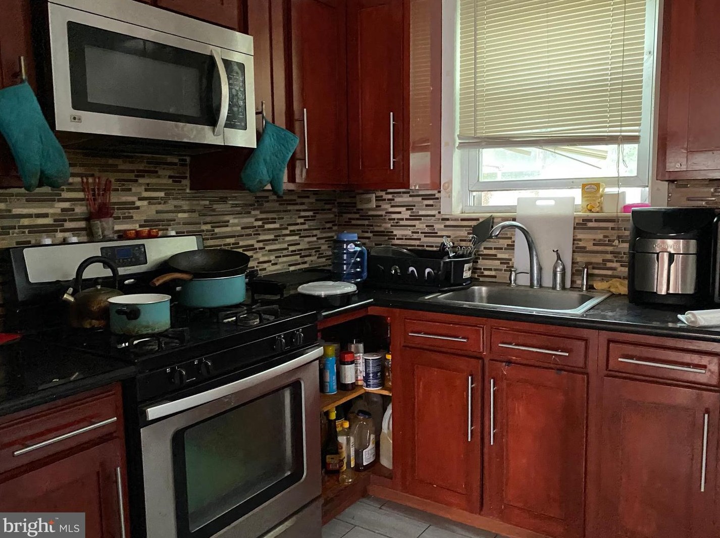 2214 Winton St, Philadelphia, PA 19145-3320