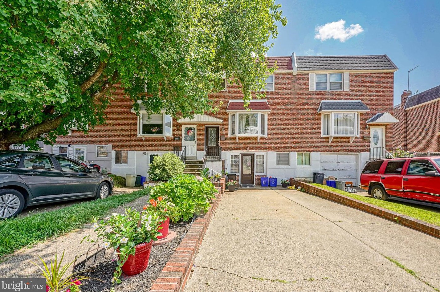 2819 Tremont St, Philadelphia, PA 19136-1024