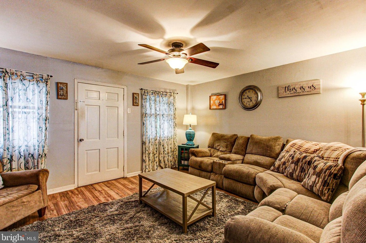 4276 Lawnside Rd, Philadelphia PA 19154-2804 exterior