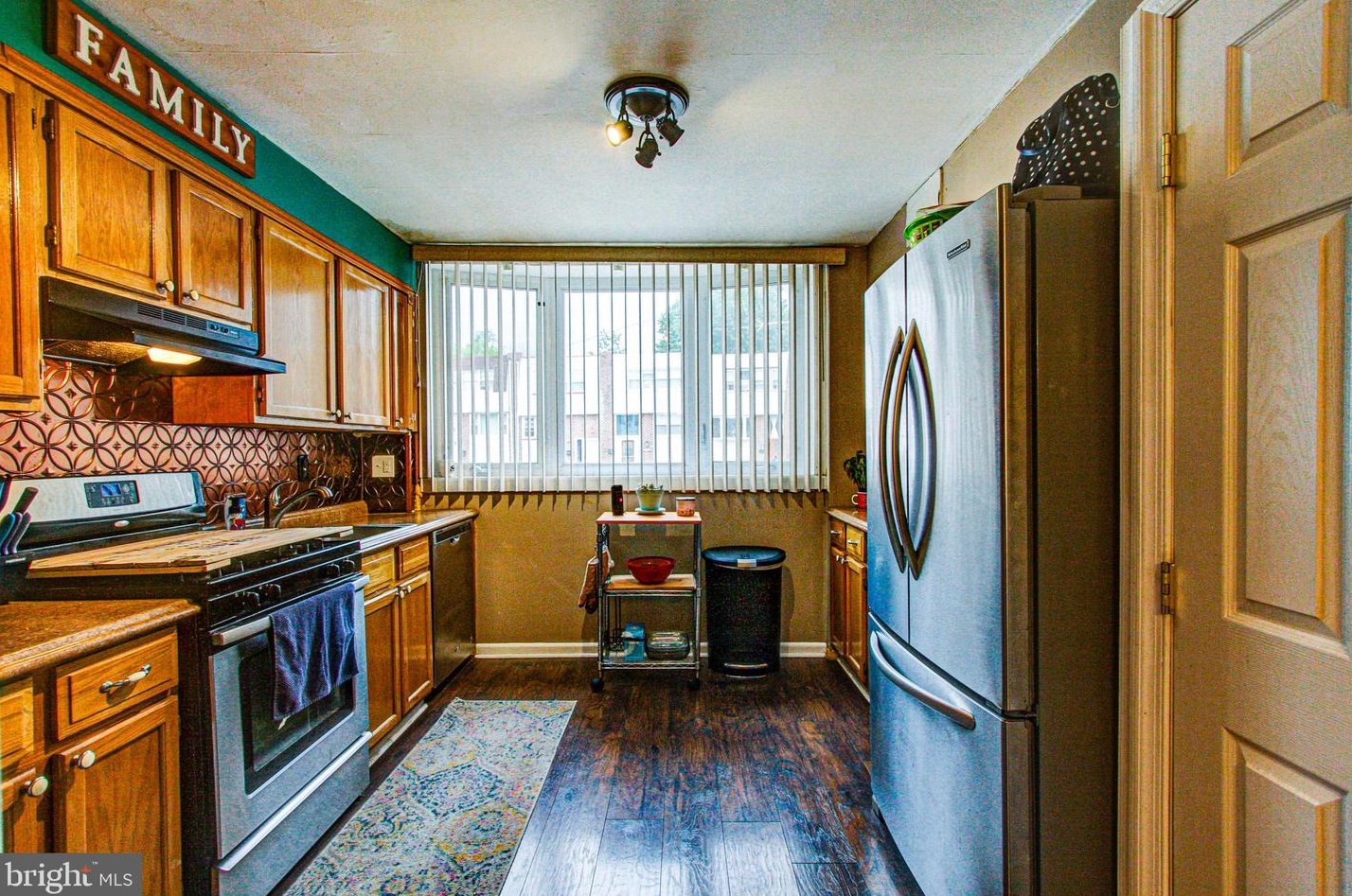 4276 Lawnside Rd, Philadelphia PA 19154-2804 exterior