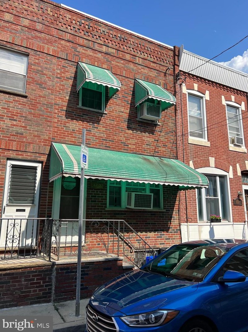 2327 Warnock St, Philadelphia, PA 19148-3633