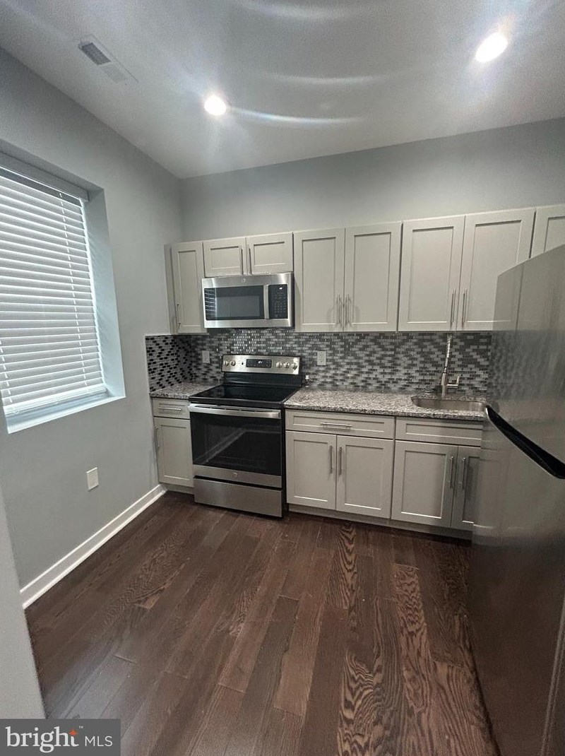 1801 W Venango St #1, Philadelphia, PA 19140