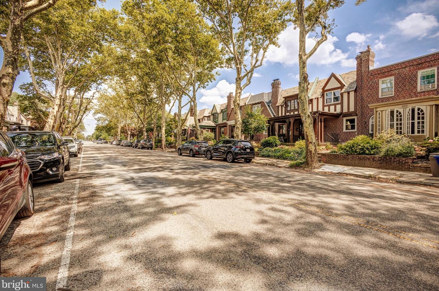 3432 Queen Ln, Philadelphia, PA 19129-1441