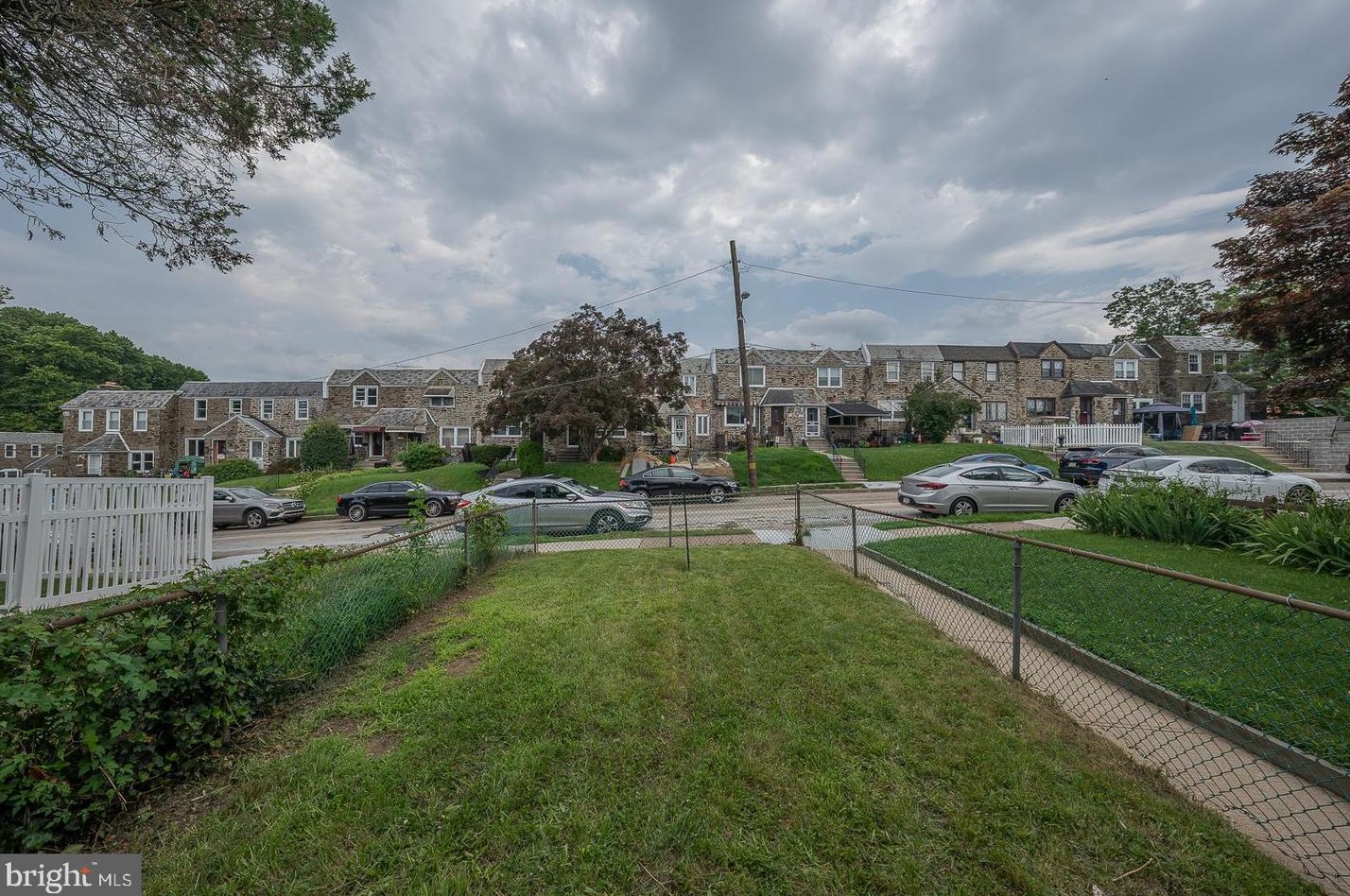 7311 Sherwood Rd, Philadelphia, PA 19151-2230