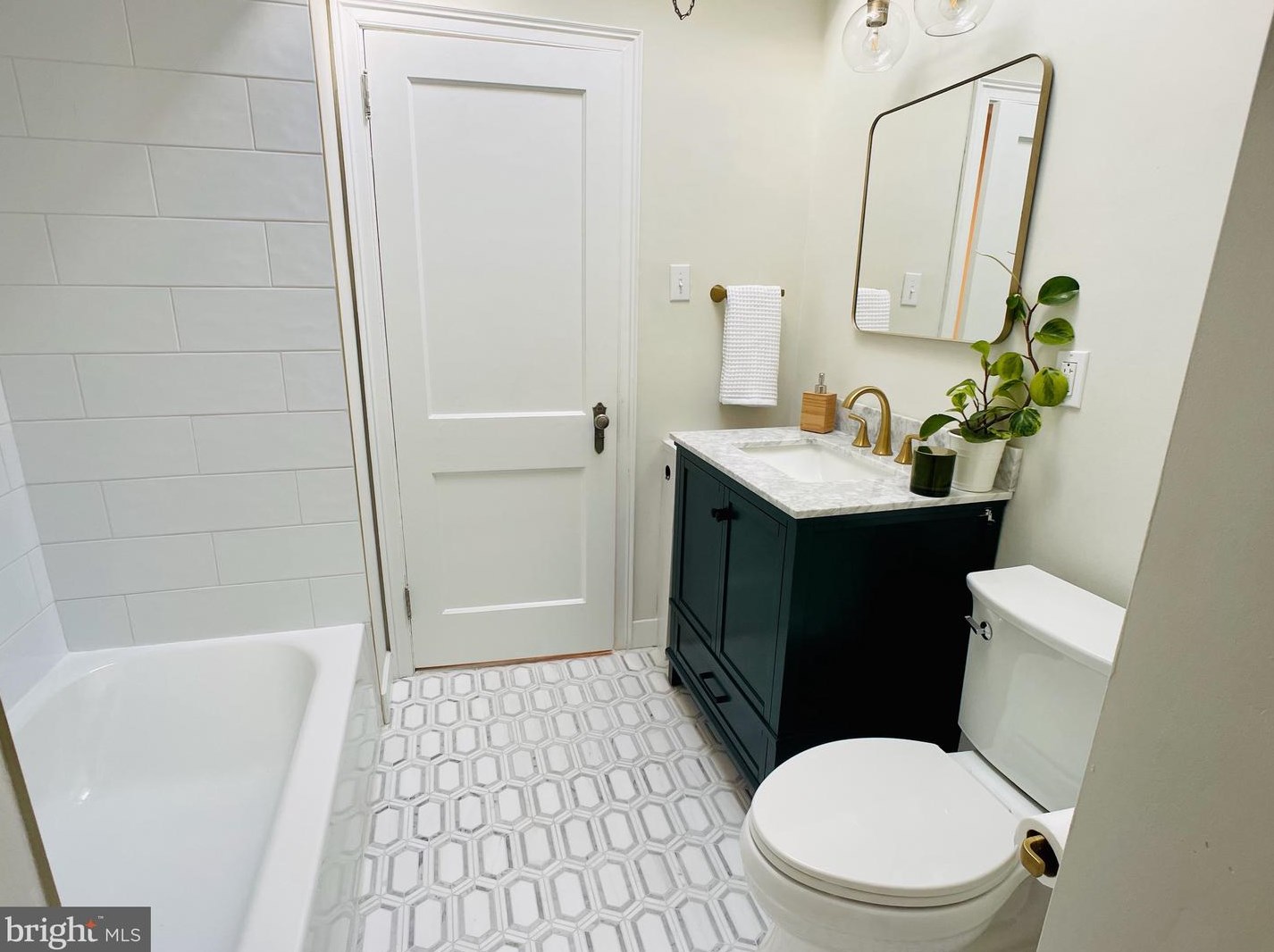 6647 Sprague St, Philadelphia PA  19119-3843 exterior