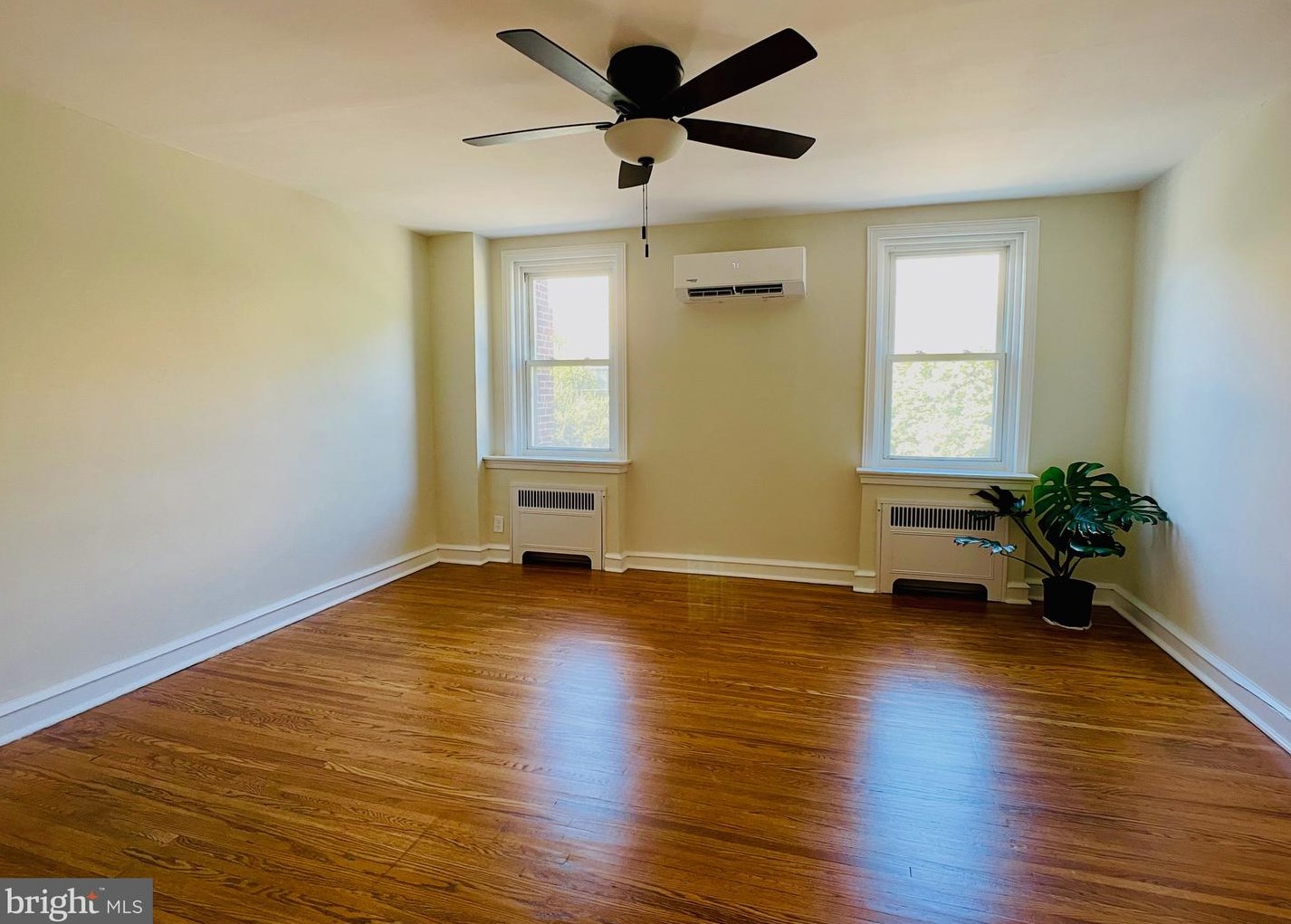 6647 Sprague St, Philadelphia PA  19119-3843 exterior