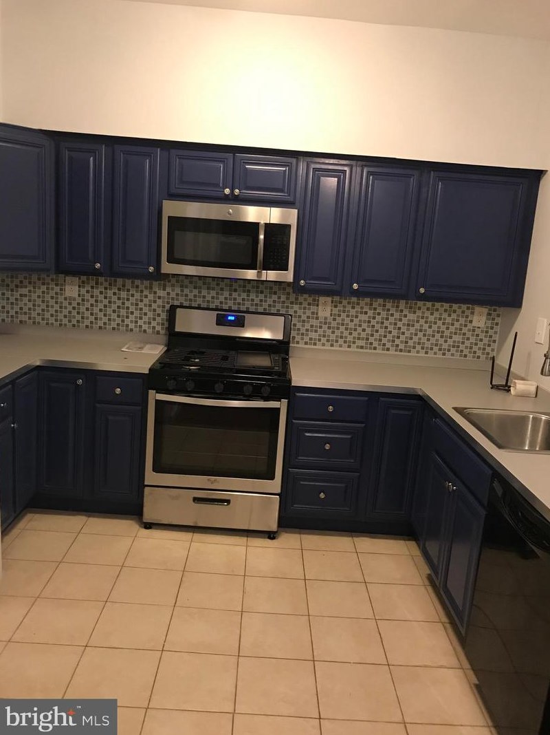 5042 Hazel Ave #1, Philadelphia, PA 19143