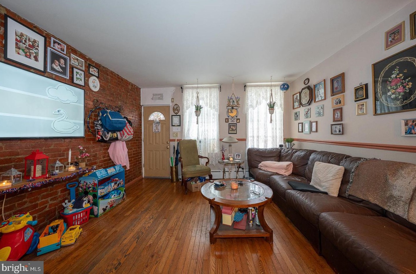 129 Hoffman St, Philadelphia, PA 19148-2609