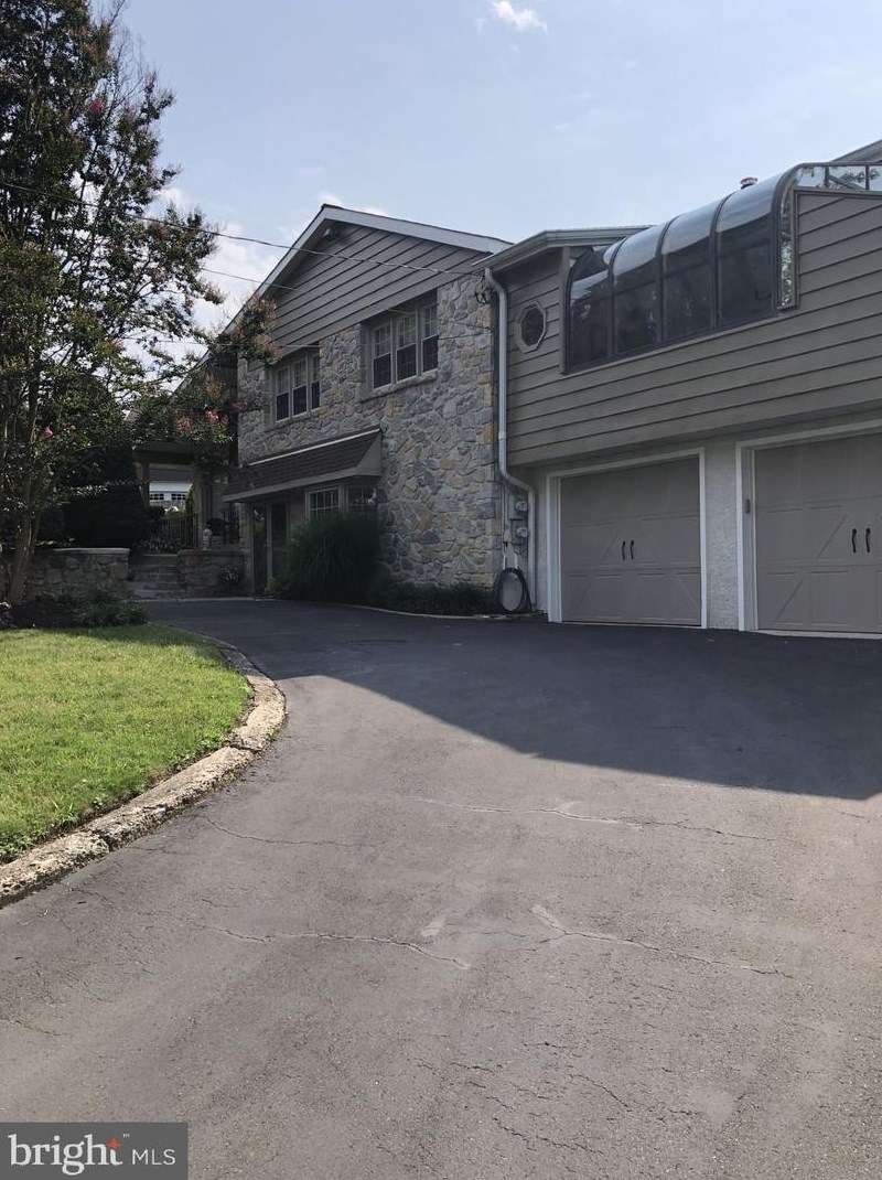 15060 Kelvin Ave, Philadelphia, PA 19116-1341