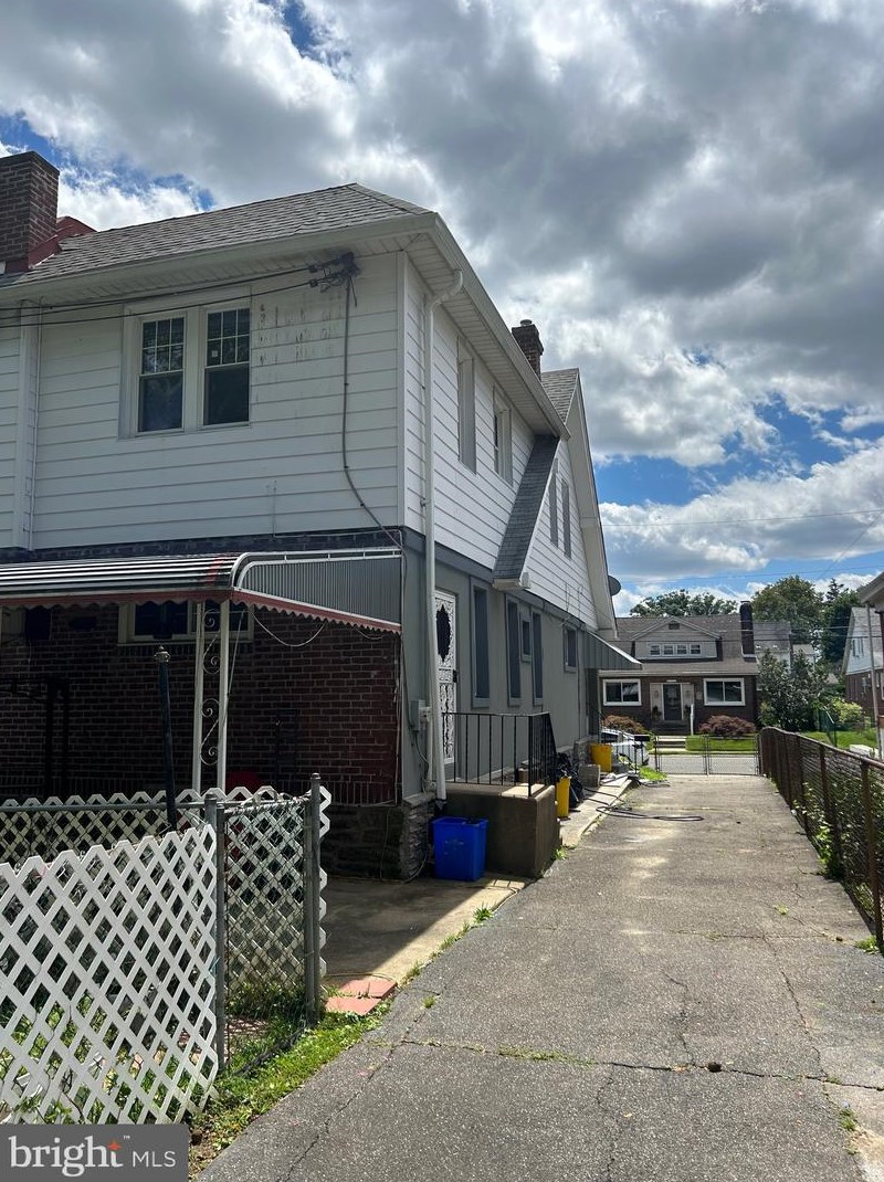 1821 Murray St, Philadelphia, PA 19115-3815
