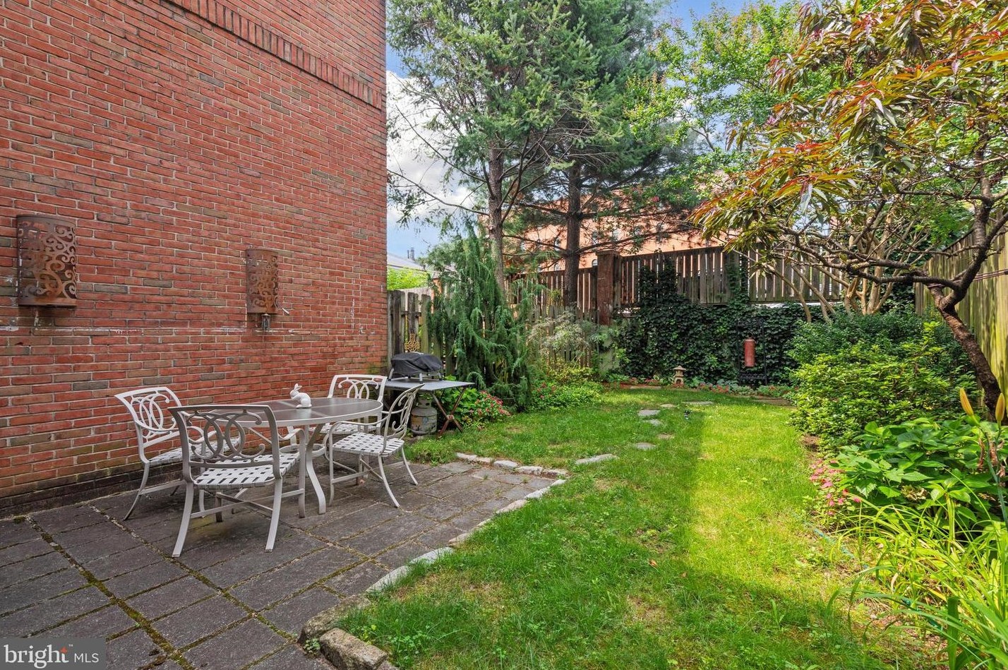 2819 Pennsylvania Ave, Philadelphia PA 19130-1711 exterior