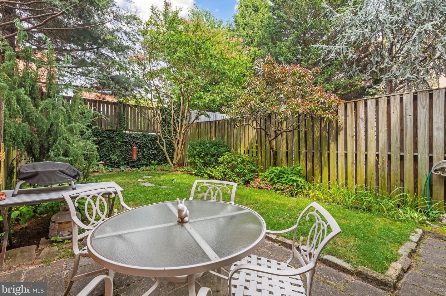 2819 Pennsylvania Ave, Philadelphia PA 19130-1711 exterior