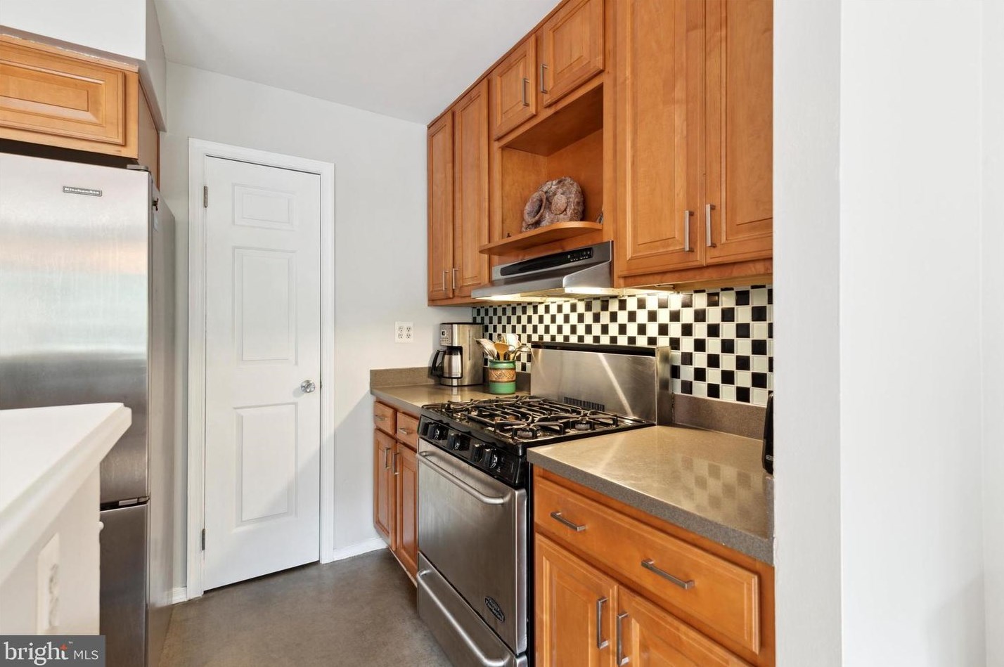 2819 Pennsylvania Ave, Philadelphia PA 19130-1711 exterior