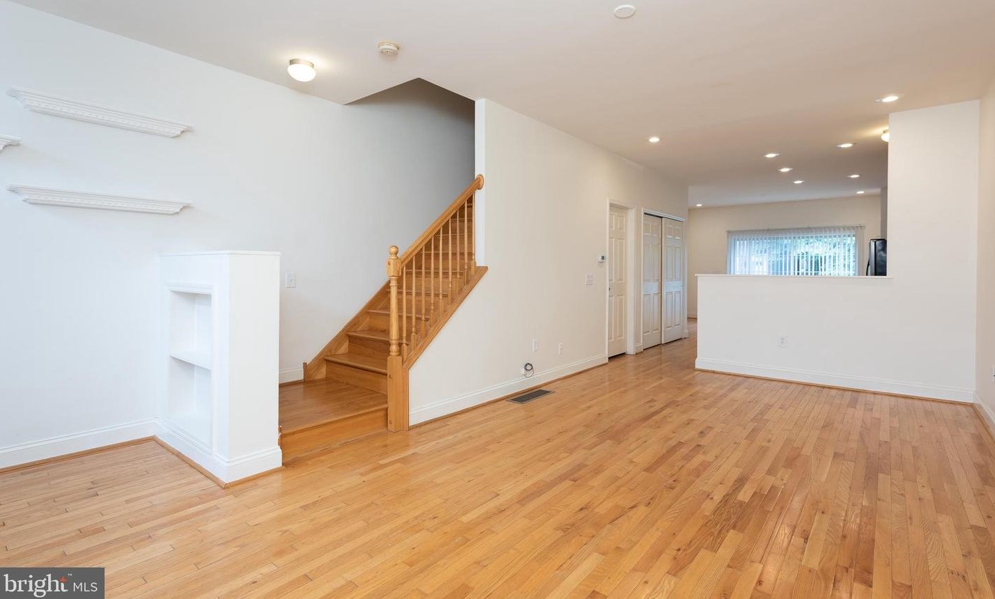 2736 Tilton St, Philadelphia, PA 19134-5610