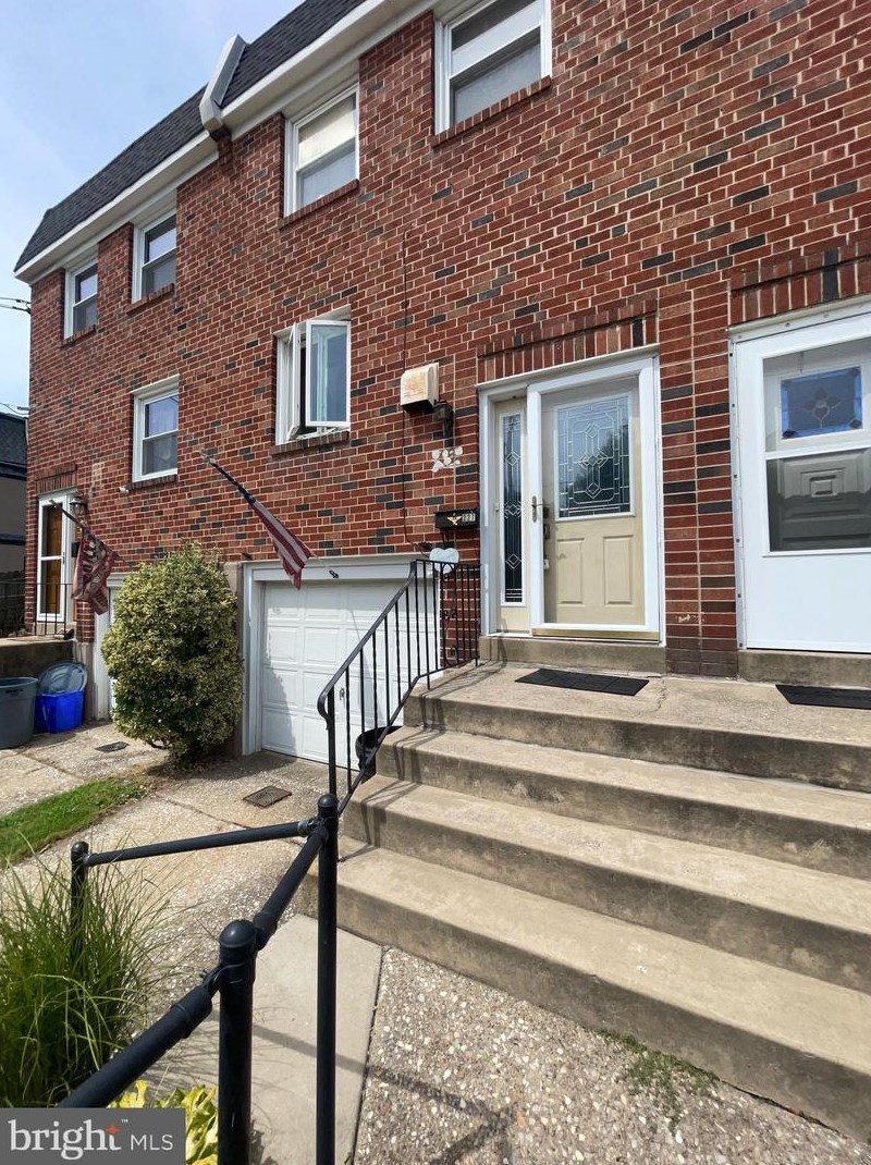 227 Sumac St, Philadelphia, PA 19128-3827