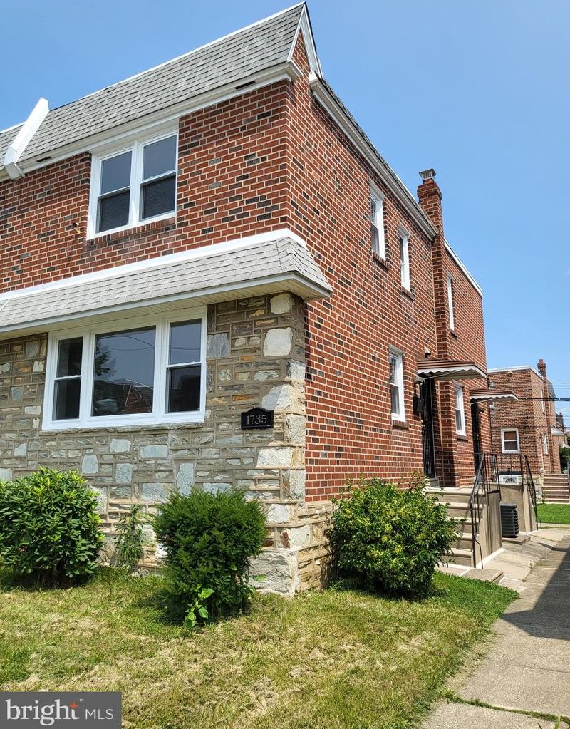 1735 Kendrick St, Philadelphia, PA 19152-1815