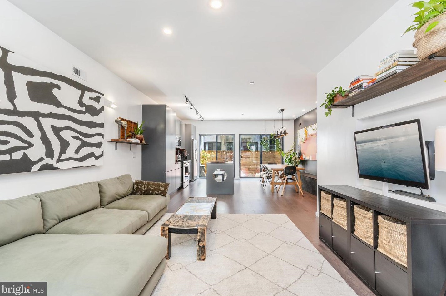 2227 Blair St, Philadelphia PA 19125-2001 exterior