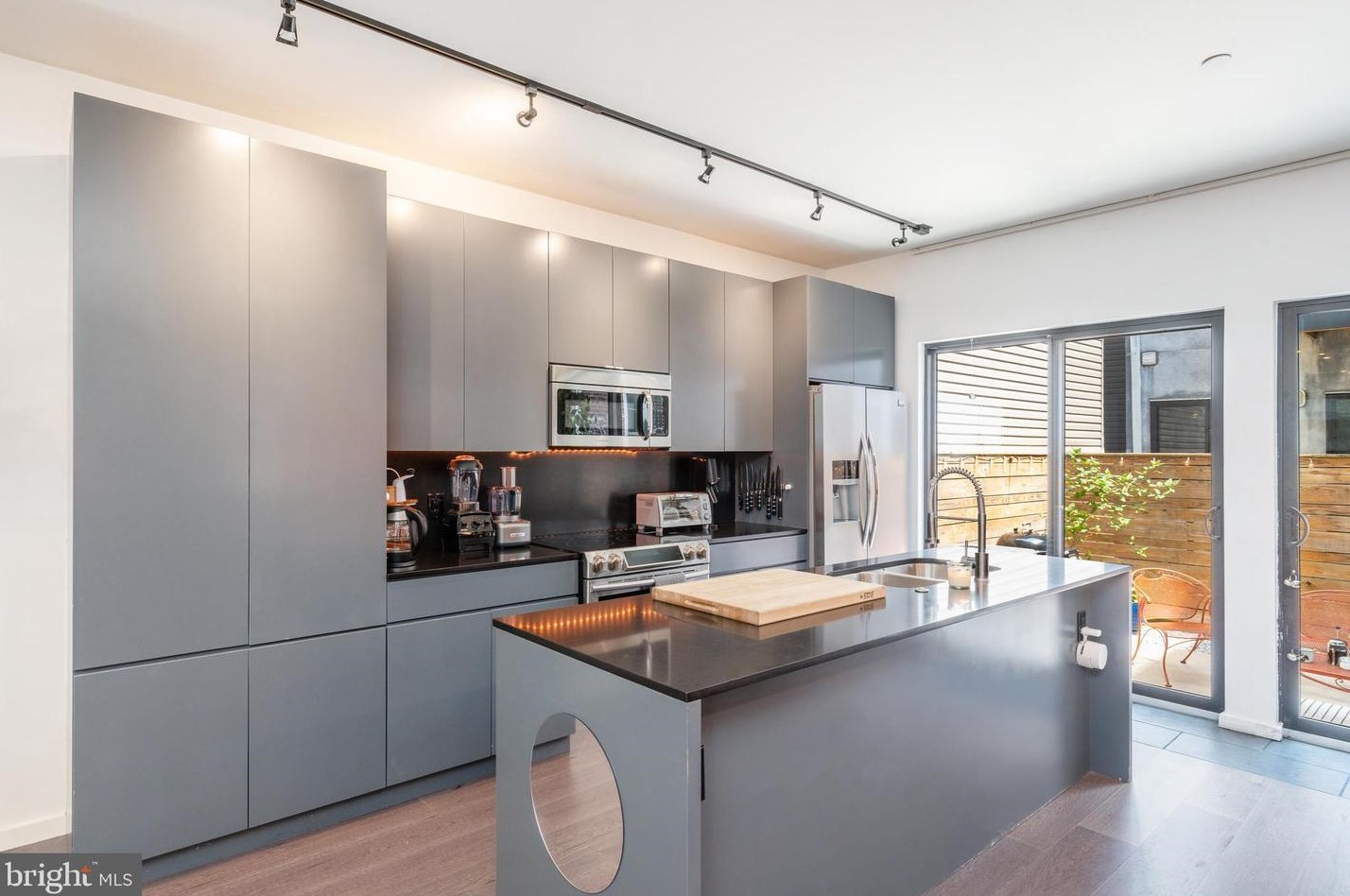 2227 Blair St, Philadelphia PA 19125-2001 exterior