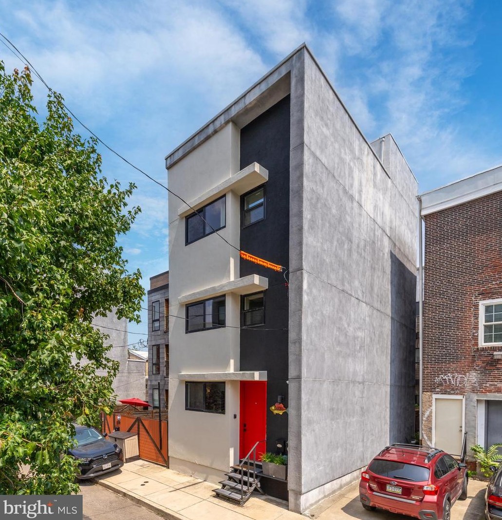 2227 Blair St, Philadelphia, PA 19125-2001