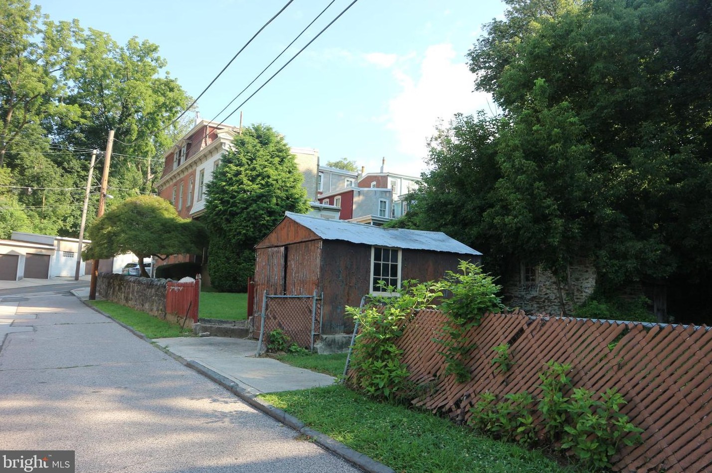 267 Grn Ln, Philadelphia PA 19128-2632 exterior