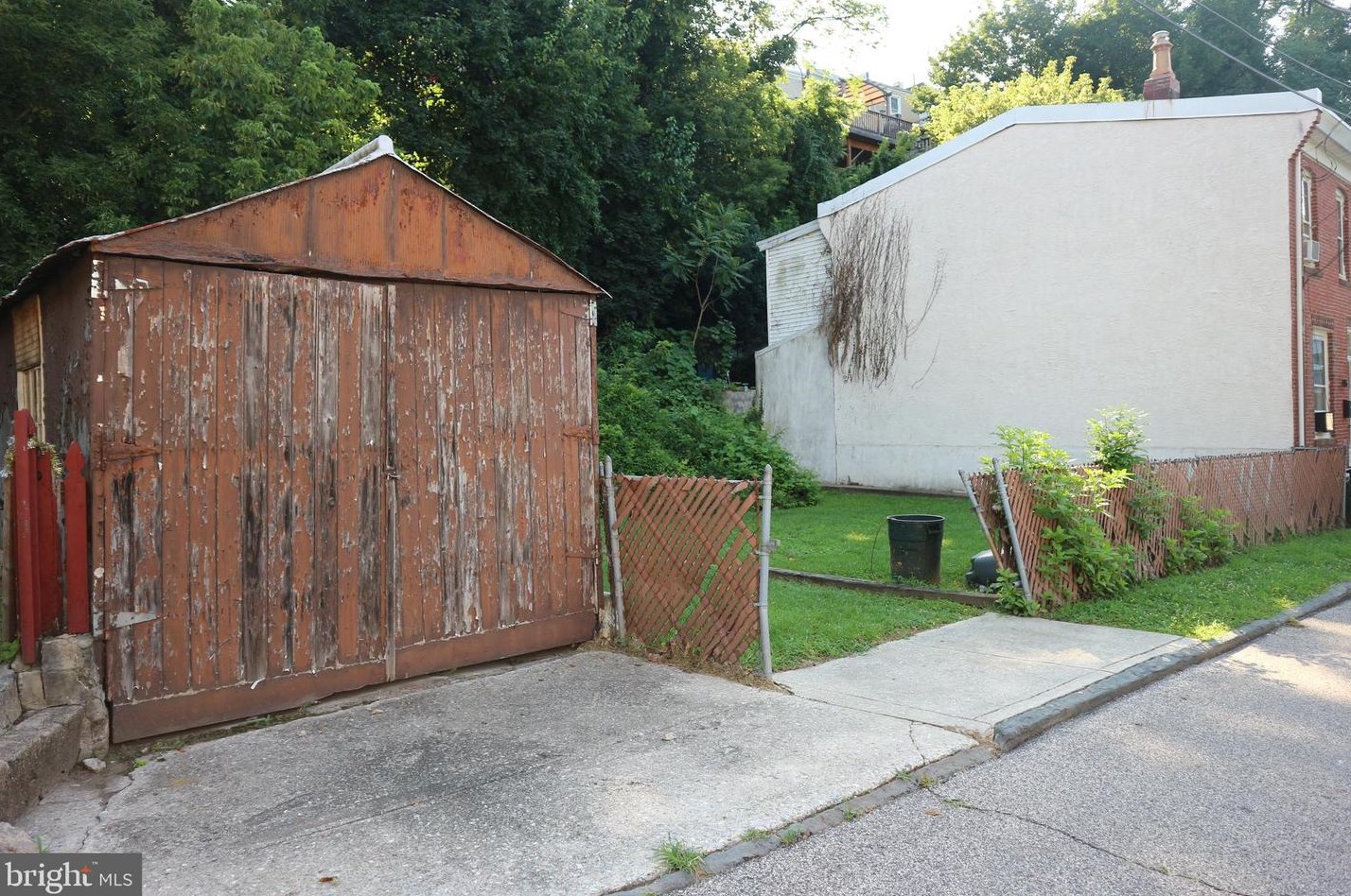 267 Grn Ln, Philadelphia PA 19128-2632 exterior