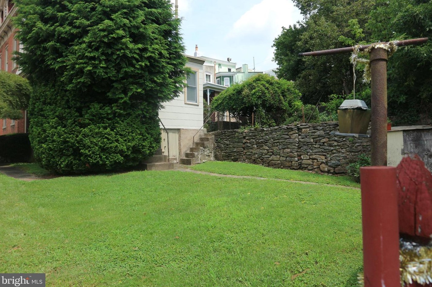 267 Grn Ln, Philadelphia PA 19128-2632 exterior