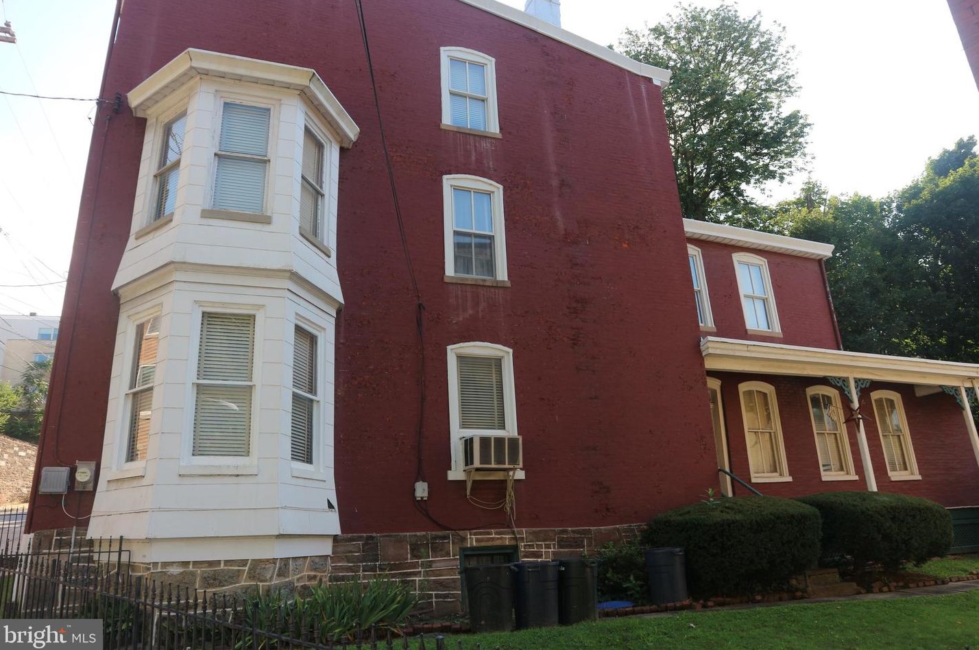 273 Green Ln, Philadelphia, PA 19128-4735