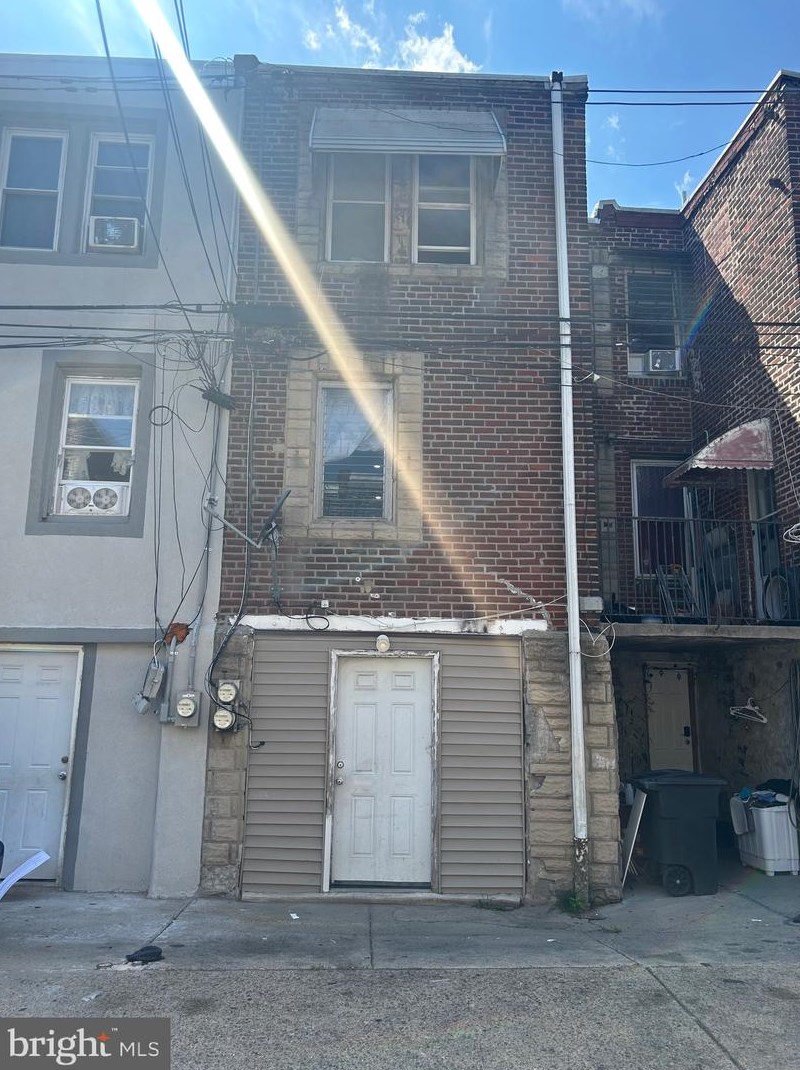 3837 Elsinore St, Philadelphia, PA 19124-5409