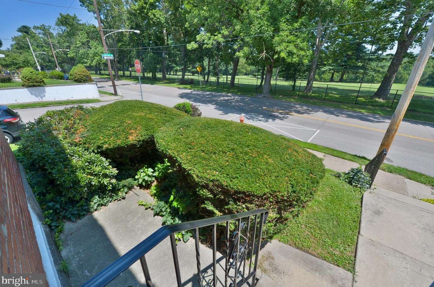 5850 Magdalena St, Philadelphia, PA 19128-1707