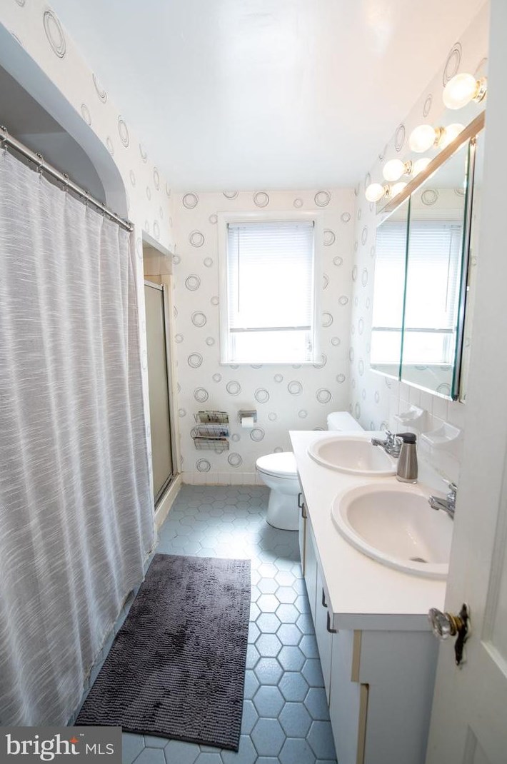 568 Sanger St, Philadelphia PA 19124-1106 exterior