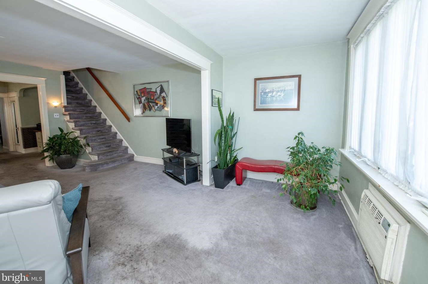 568 Sanger St, Philadelphia, PA 19120-1722