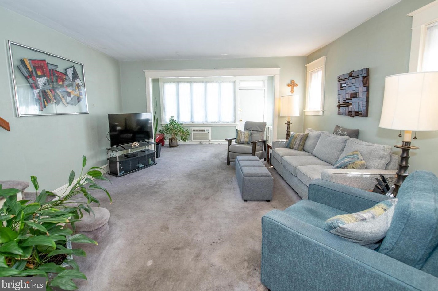 568 Sanger St, Philadelphia PA 19124-1106 exterior