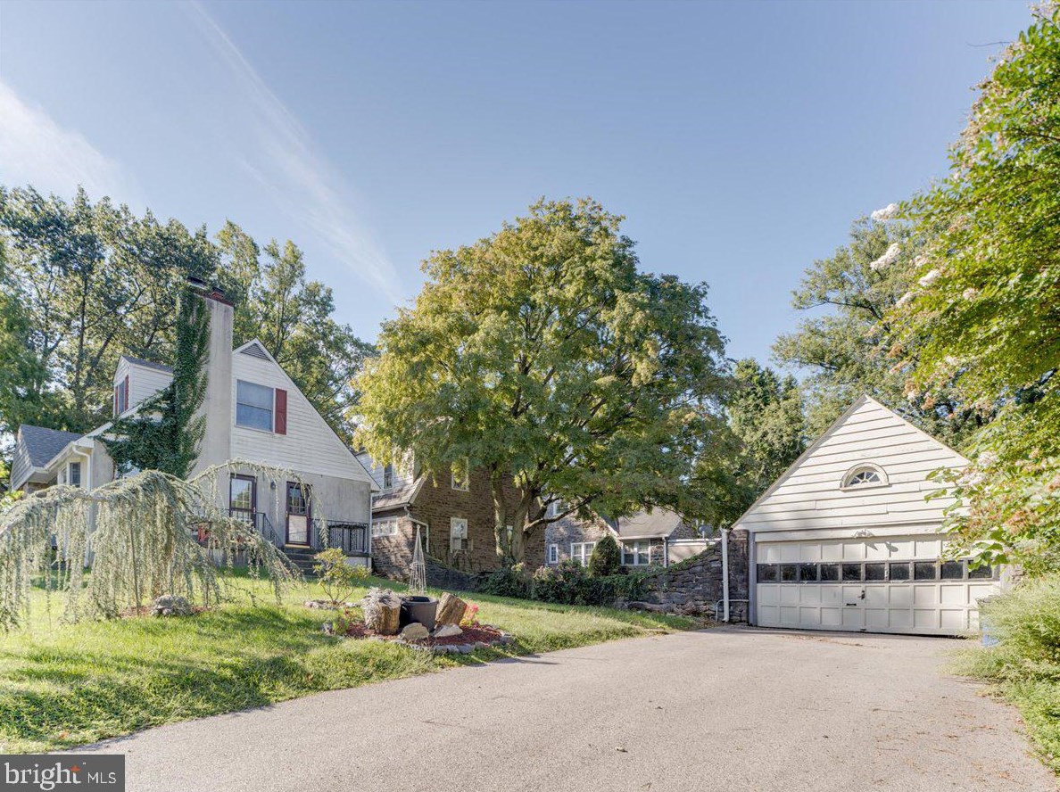 7830 Granville Rd, Philadelphia, PA 19128-4035