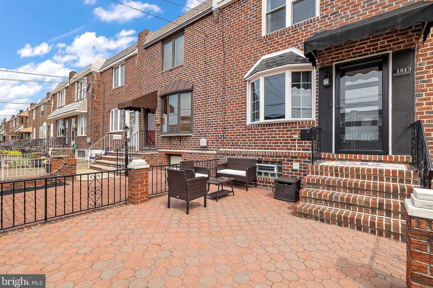 1813 Schley St, Philadelphia, PA 19145-5433