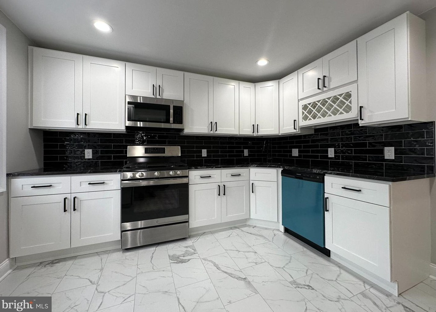 2879 Angus Rd, Philadelphia, PA 19114