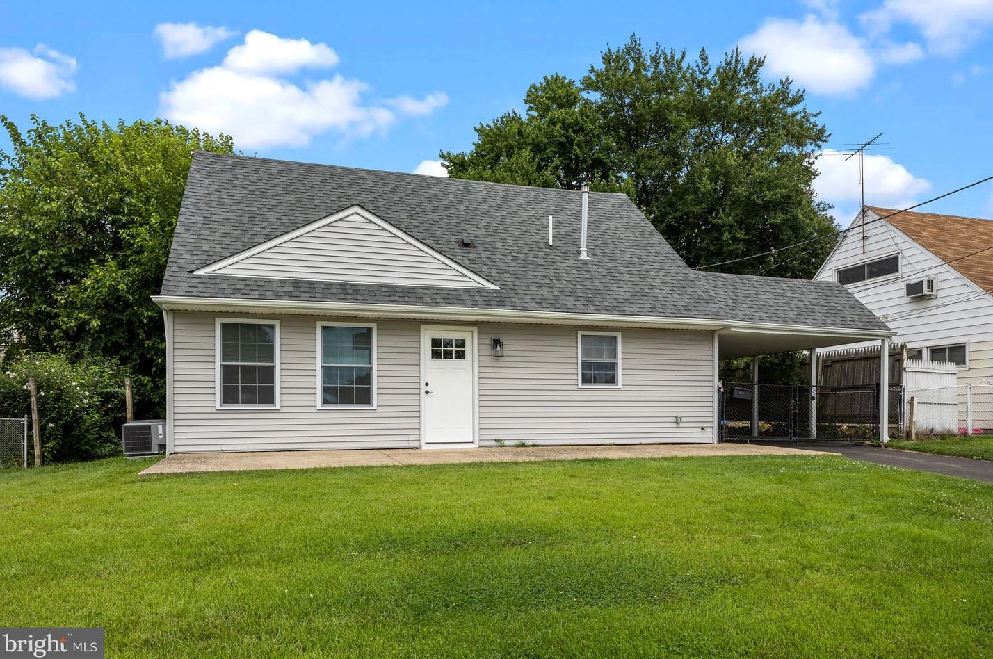 2841 Comly Rd, Philadelphia PA  19154-2113 exterior
